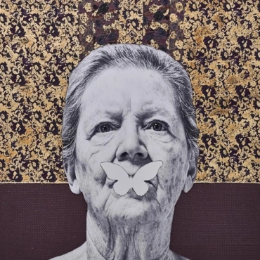 L’anziana, photo, fabric and gold lift, Biennale di Venezia